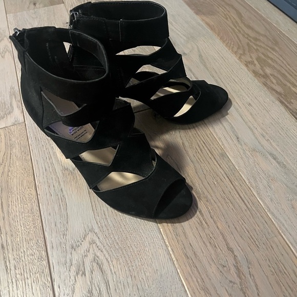 OPEN Toed, 3 Inch Heel, Black Sandal Style Liz Claiborne Heels, Size 7.5 - Picture 2 of 6